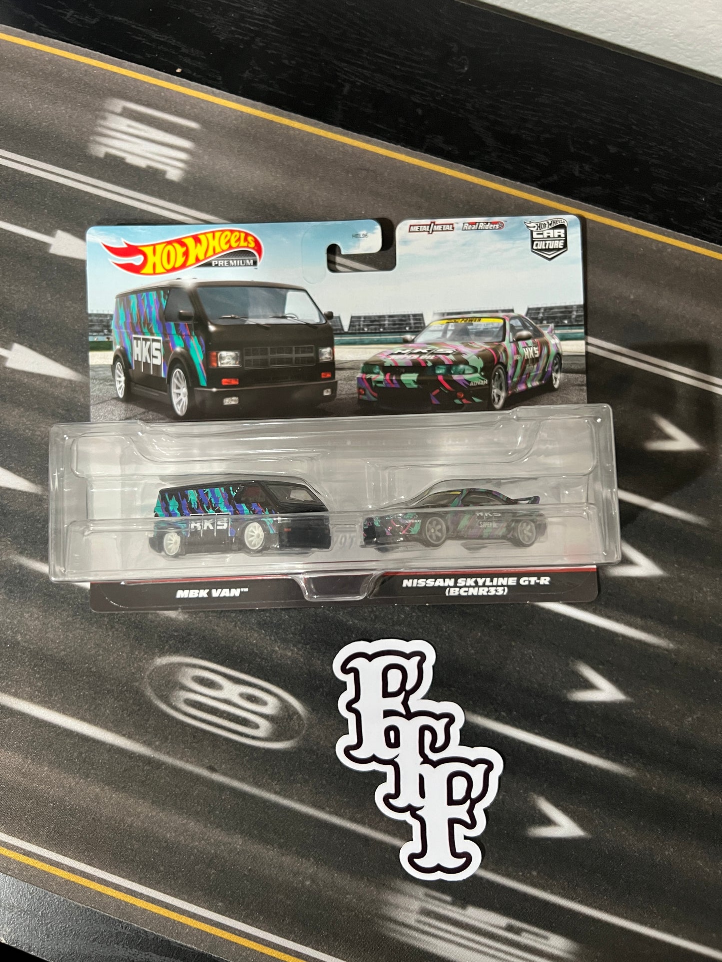 HOTWHEELS / HKS CAR CULTURE MBK VAN & NISSAN SKYLINE GT-R BCNR33