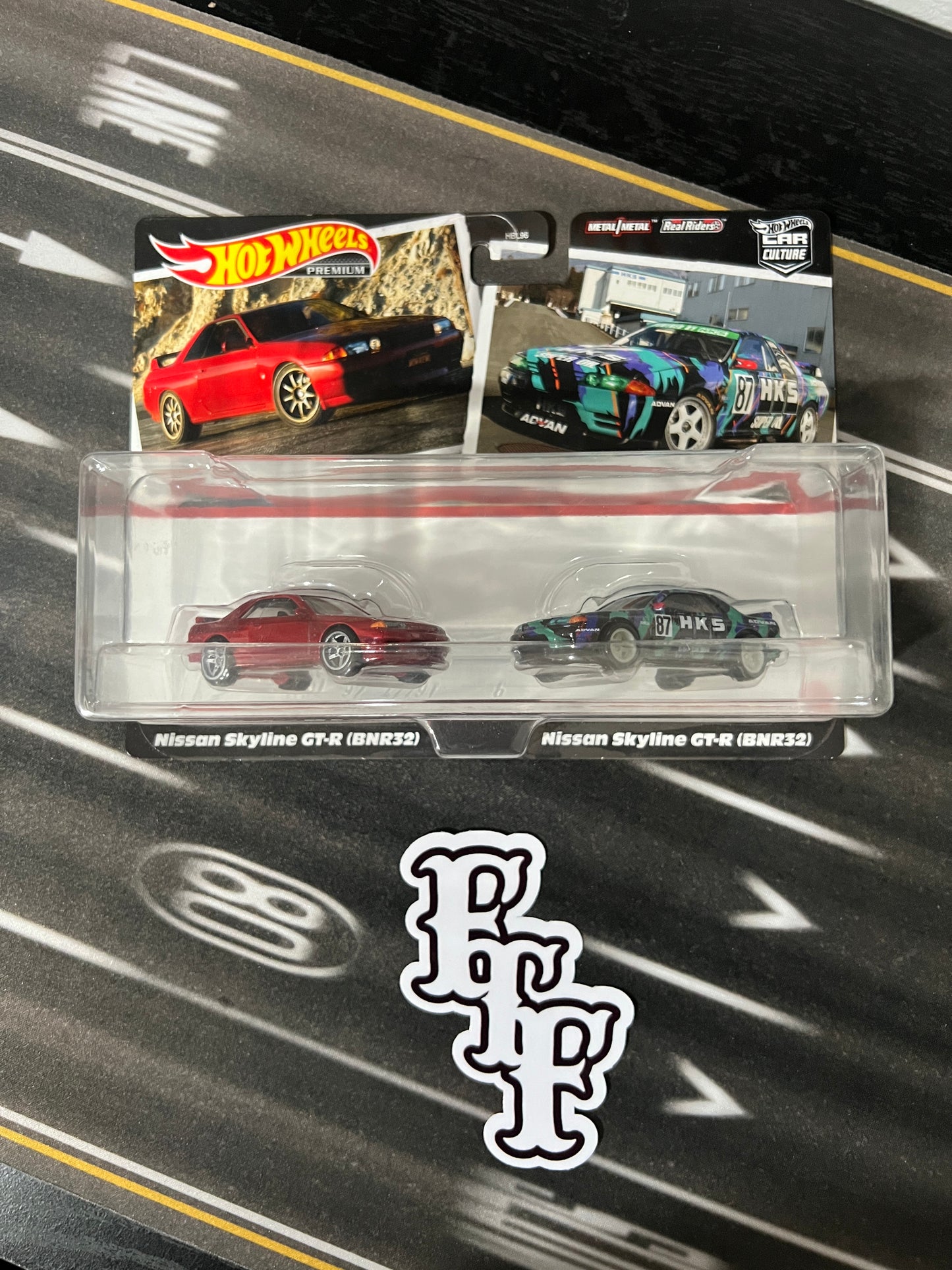 HOTWHEELS PREMIUM / CAR CULTURE NISSAN SKYLINE GT-R R32 & R33 LARRY CHEN